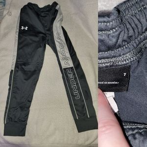 Boys under armour Joggers 7
